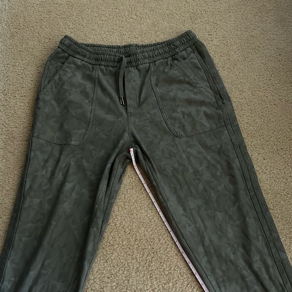 Athleta sz 12 tall print farallon jogger. Green camo-ish print - Picture 1 of 4
